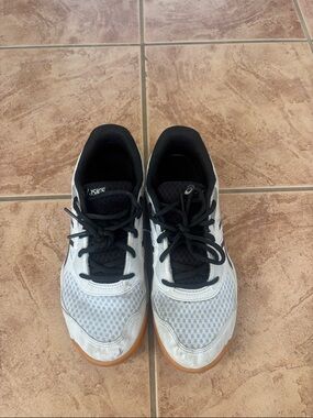 Asics Black & White Court Sneakers with Gum Outsole Women’s size 7